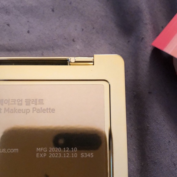 Touch in Sol #GLOWDIENT make up palette - Picture 6 of 6